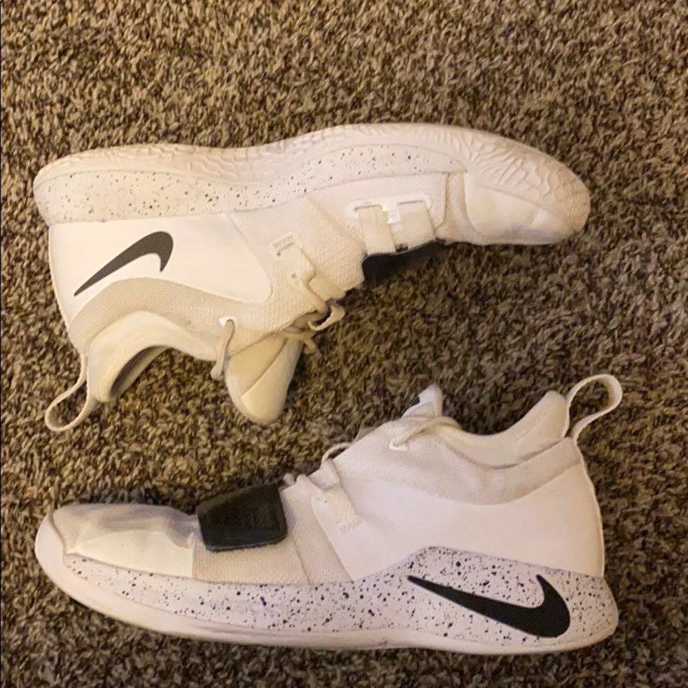 Nike Paul George Basketball Shoe
